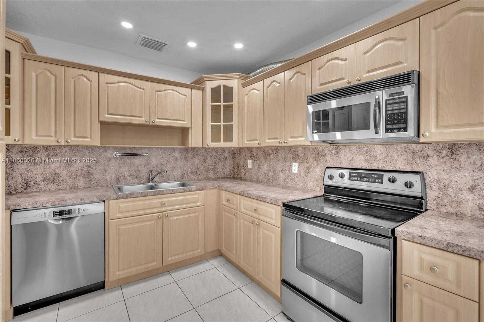 Small Image of 3341 SOUTH WEST 94TH CT, Miami Number 10