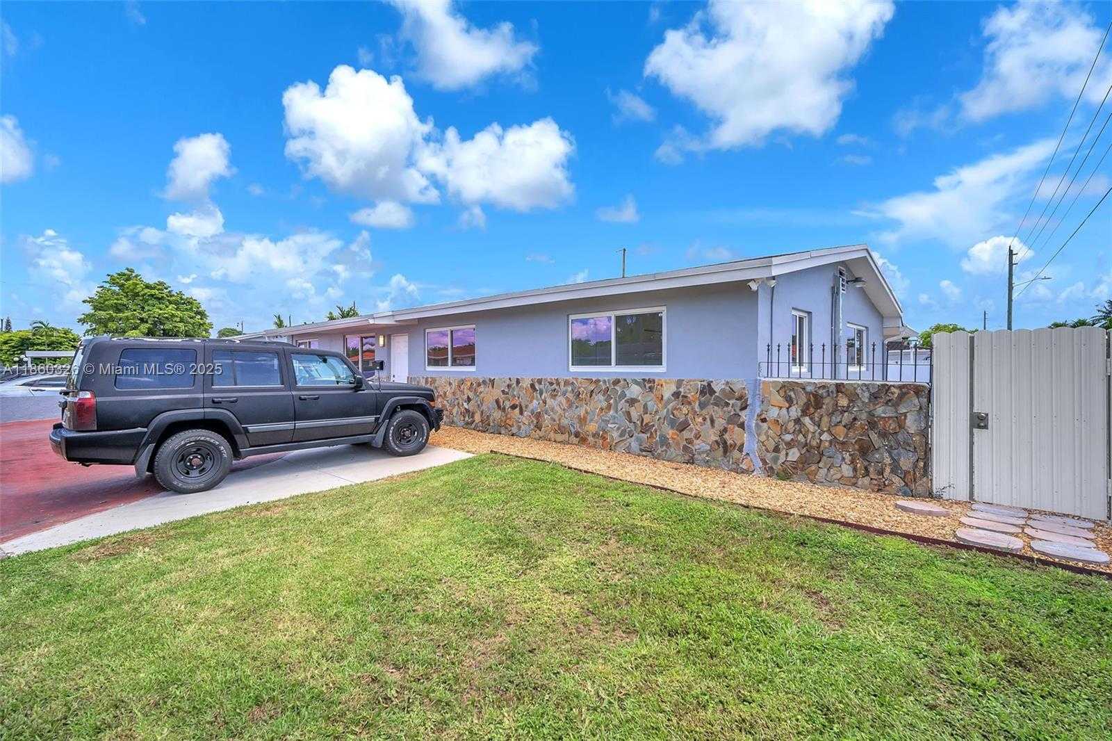 Small Image of 3341 SOUTH WEST 94TH CT, Miami Number 4