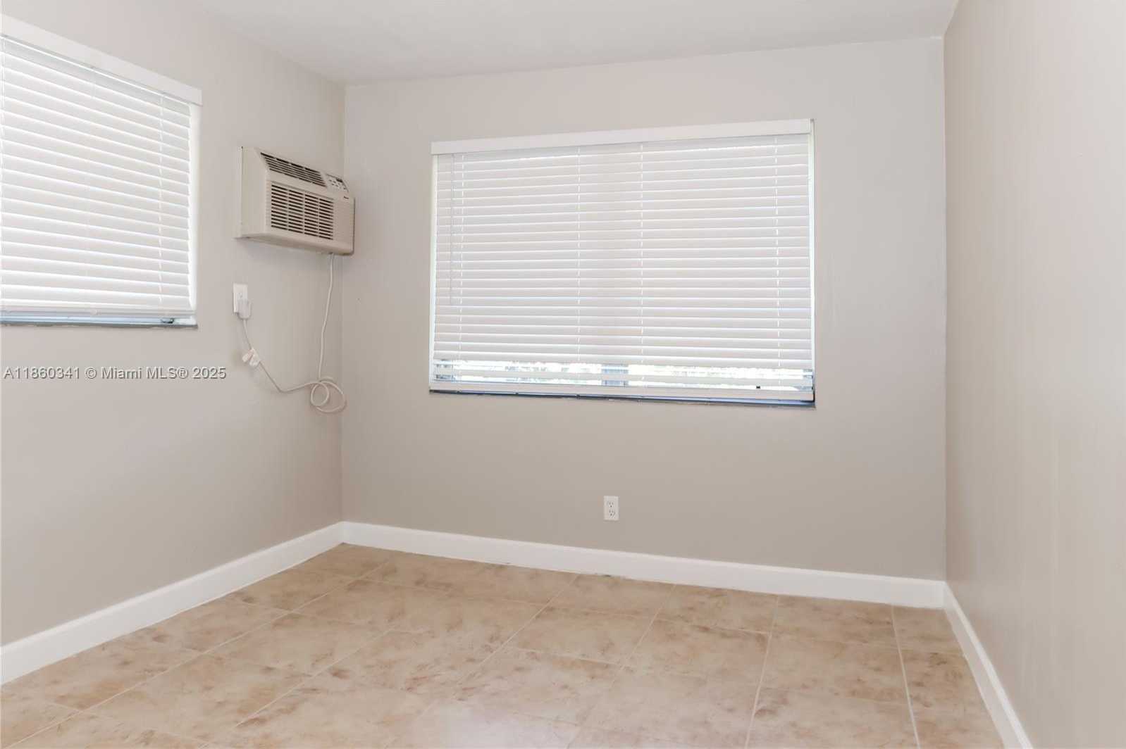 Small Image of 445 NORTH EAST 20TH ST, Boca Raton Number 12