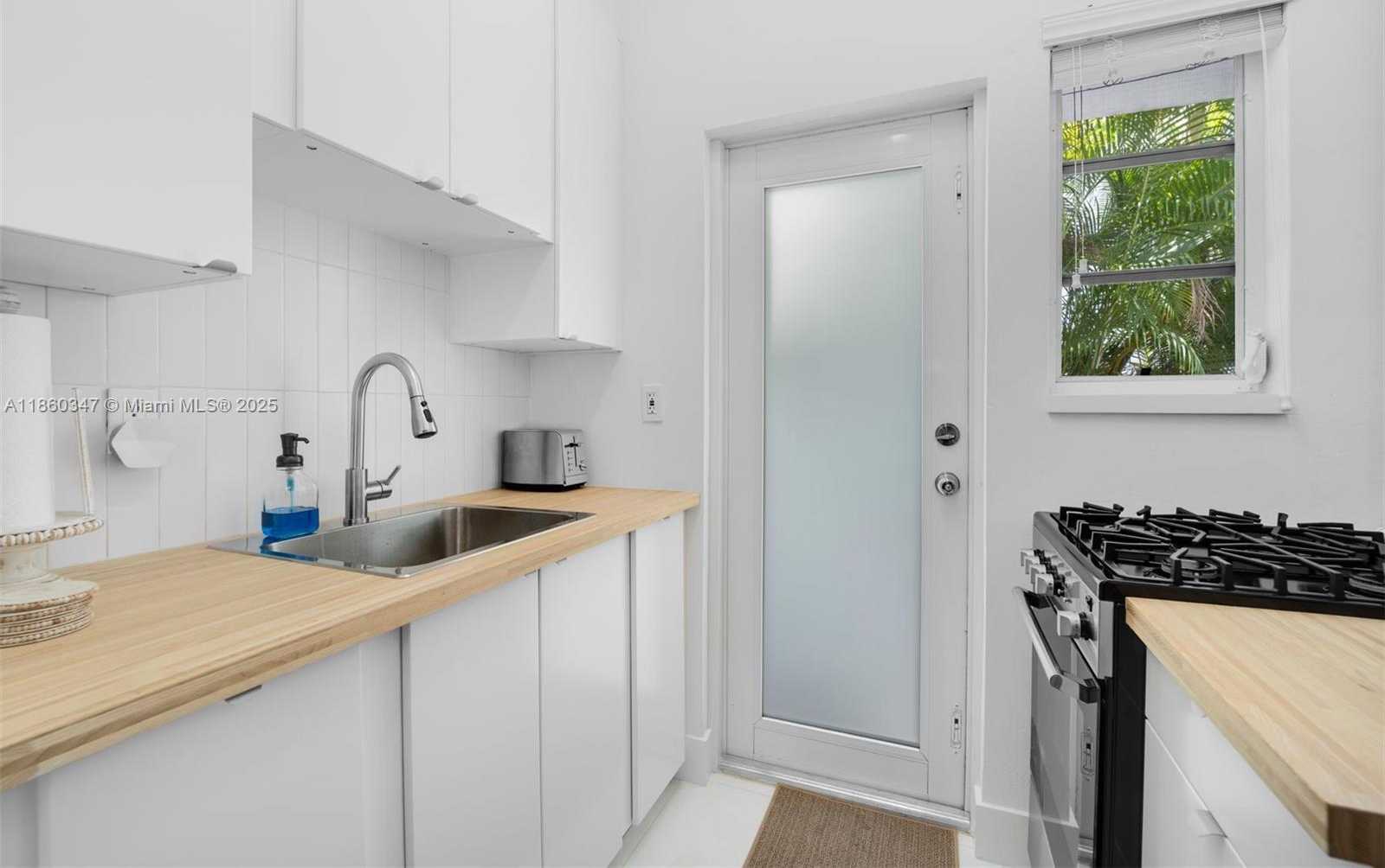 Small Image of 750 ESPANOLA WAY #6, Miami Beach Number 12