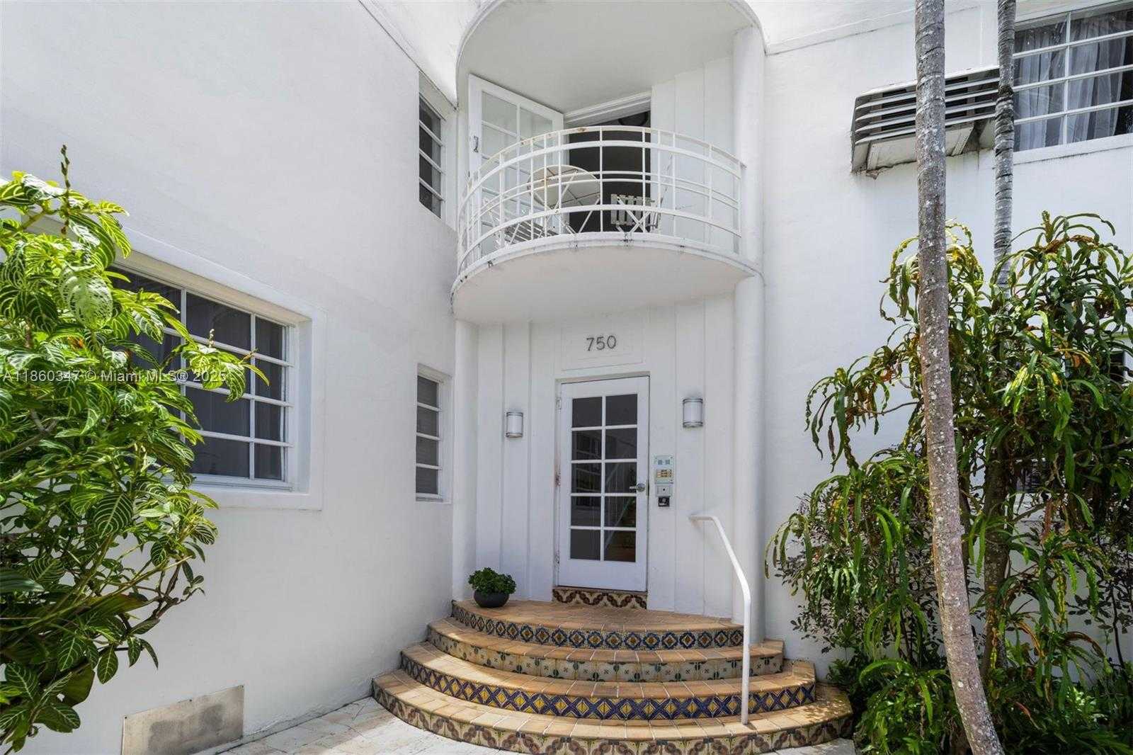 Small Image of 750 ESPANOLA WAY #6, Miami Beach Number 2