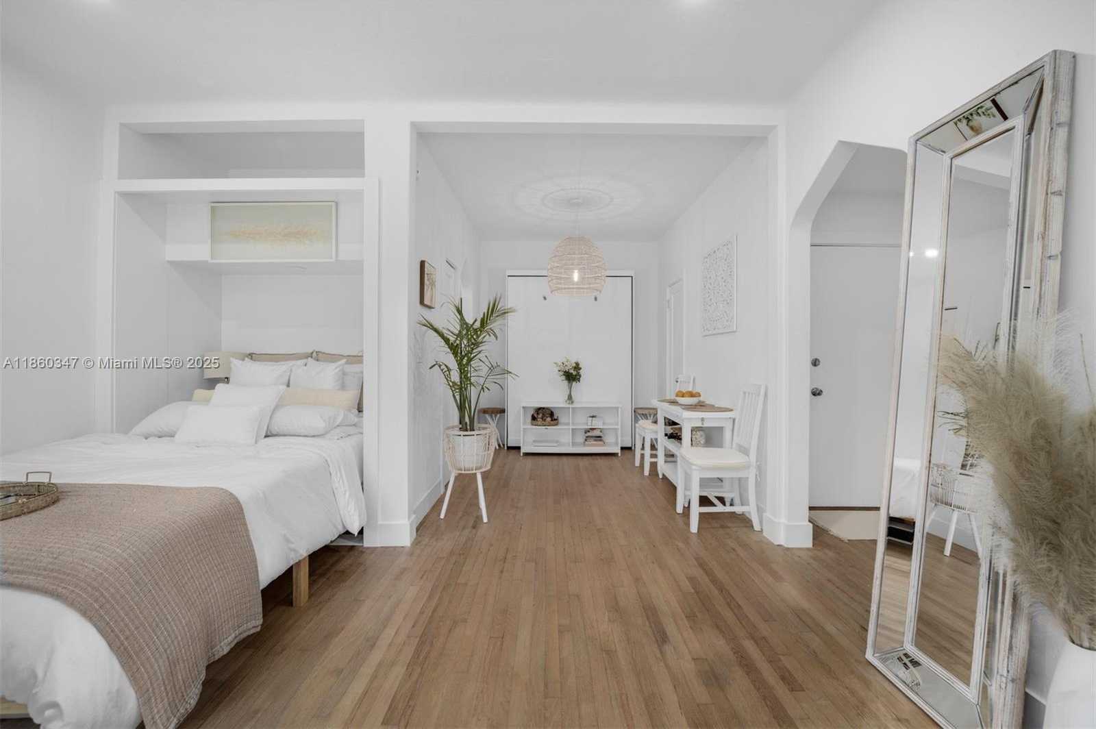 Small Image of 750 ESPANOLA WAY #6, Miami Beach Number 4