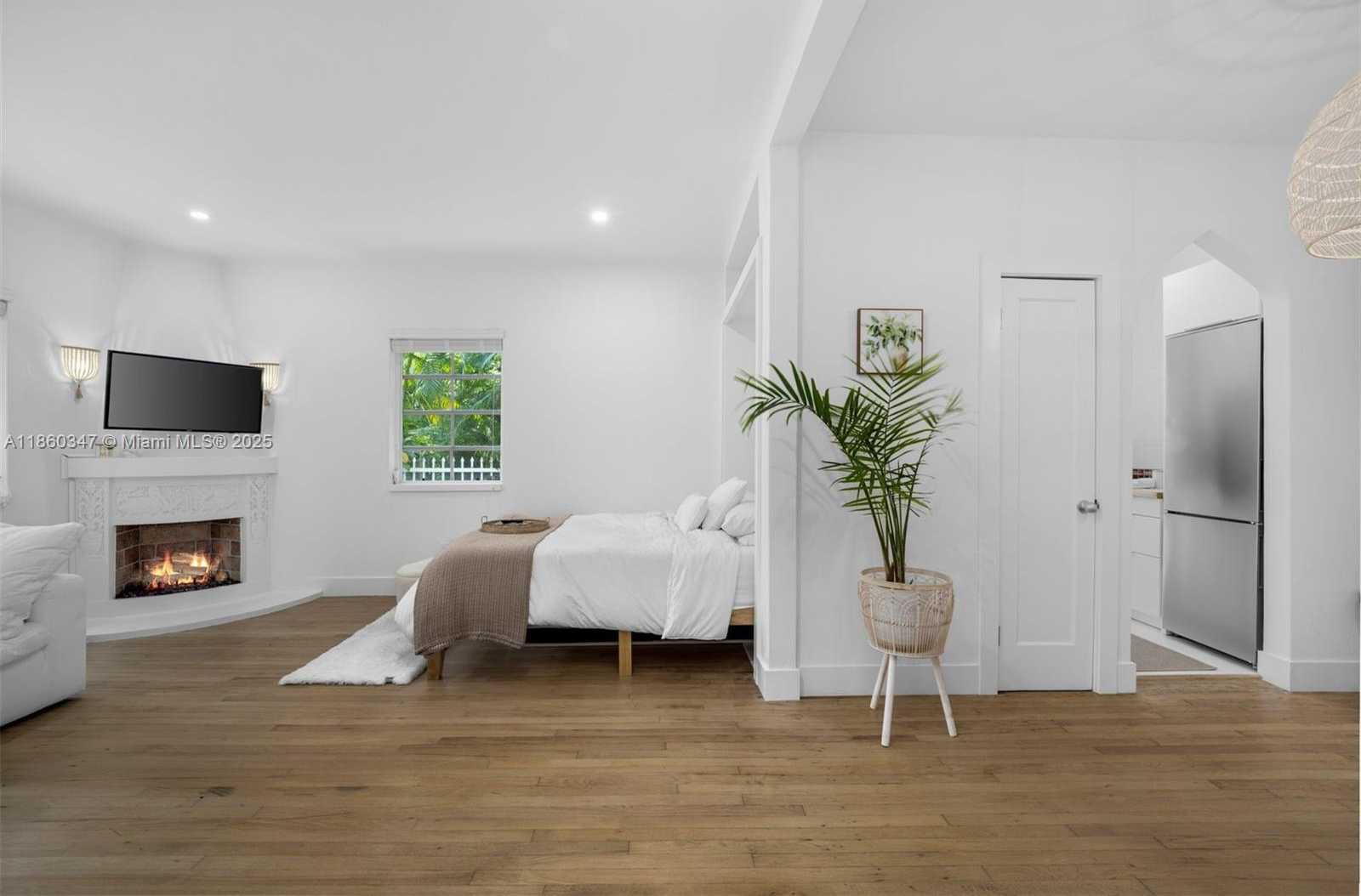 Small Image of 750 ESPANOLA WAY #6, Miami Beach Number 5