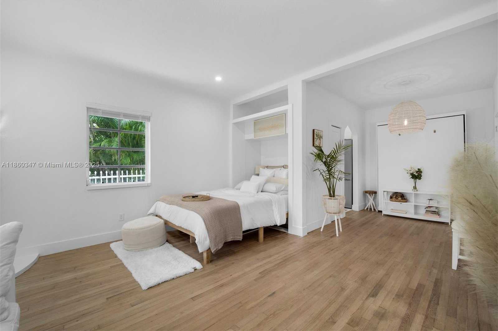 Small Image of 750 ESPANOLA WAY #6, Miami Beach Number 6