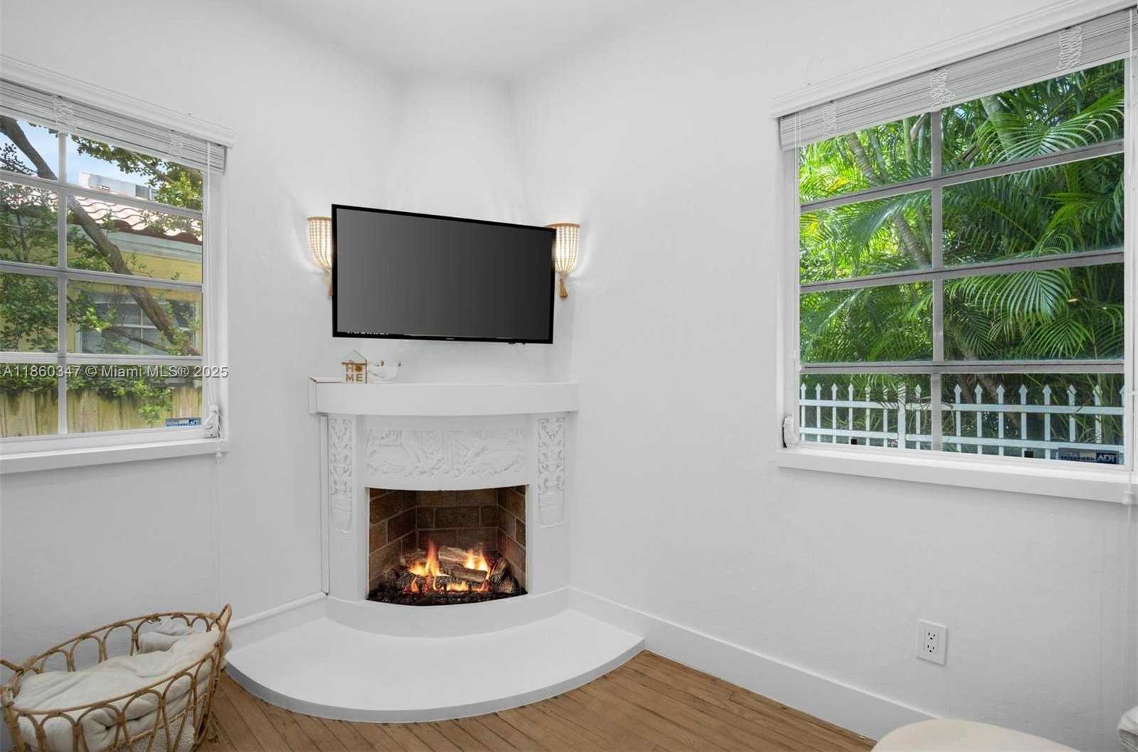 Small Image of 750 ESPANOLA WAY #6, Miami Beach Number 8