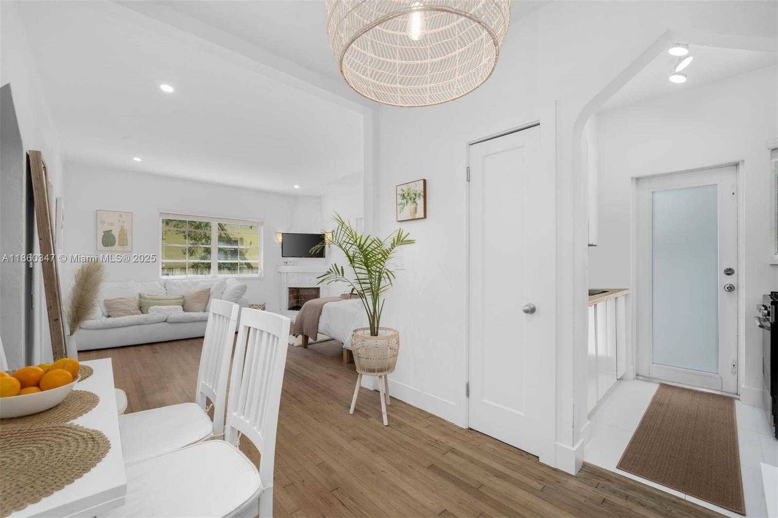Small Image of 750 ESPANOLA WAY #6, Miami Beach Number 9
