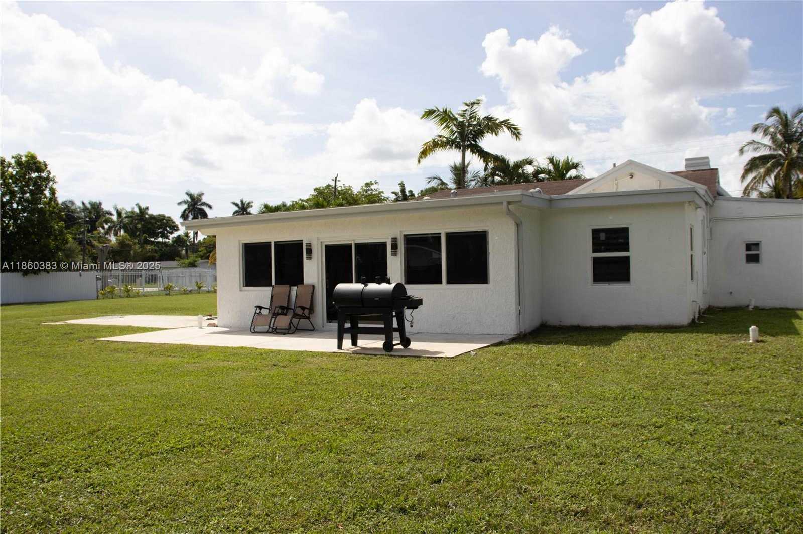 Small Image of 295 NORTH EAST 150TH ST, Miami Number 11