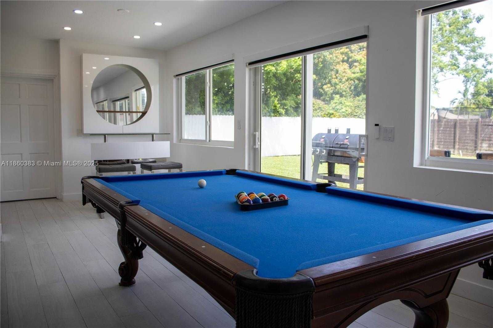 Small Image of 295 NORTH EAST 150TH ST, Miami Number 12