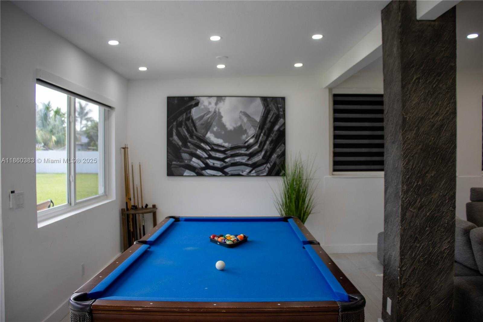 Small Image of 295 NORTH EAST 150TH ST, Miami Number 16