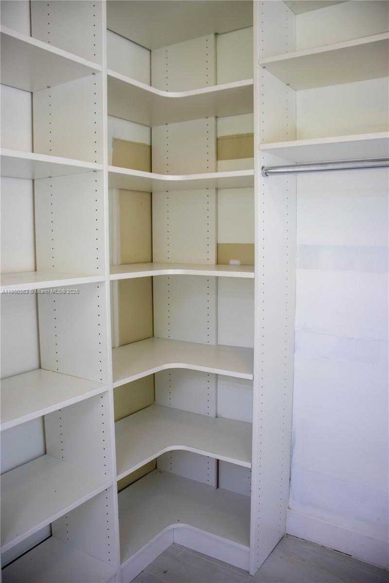 Small Image of 295 NORTH EAST 150TH ST, Miami Number 17