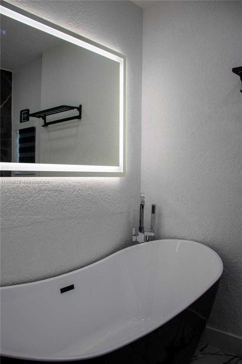 Small Image of 295 NORTH EAST 150TH ST, Miami Number 26