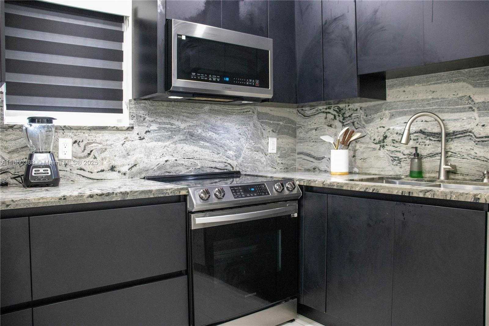 Small Image of 295 NORTH EAST 150TH ST, Miami Number 36