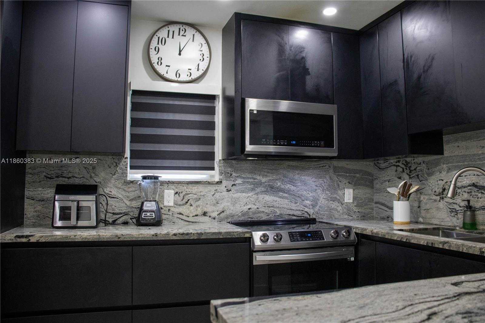 Small Image of 295 NORTH EAST 150TH ST, Miami Number 37