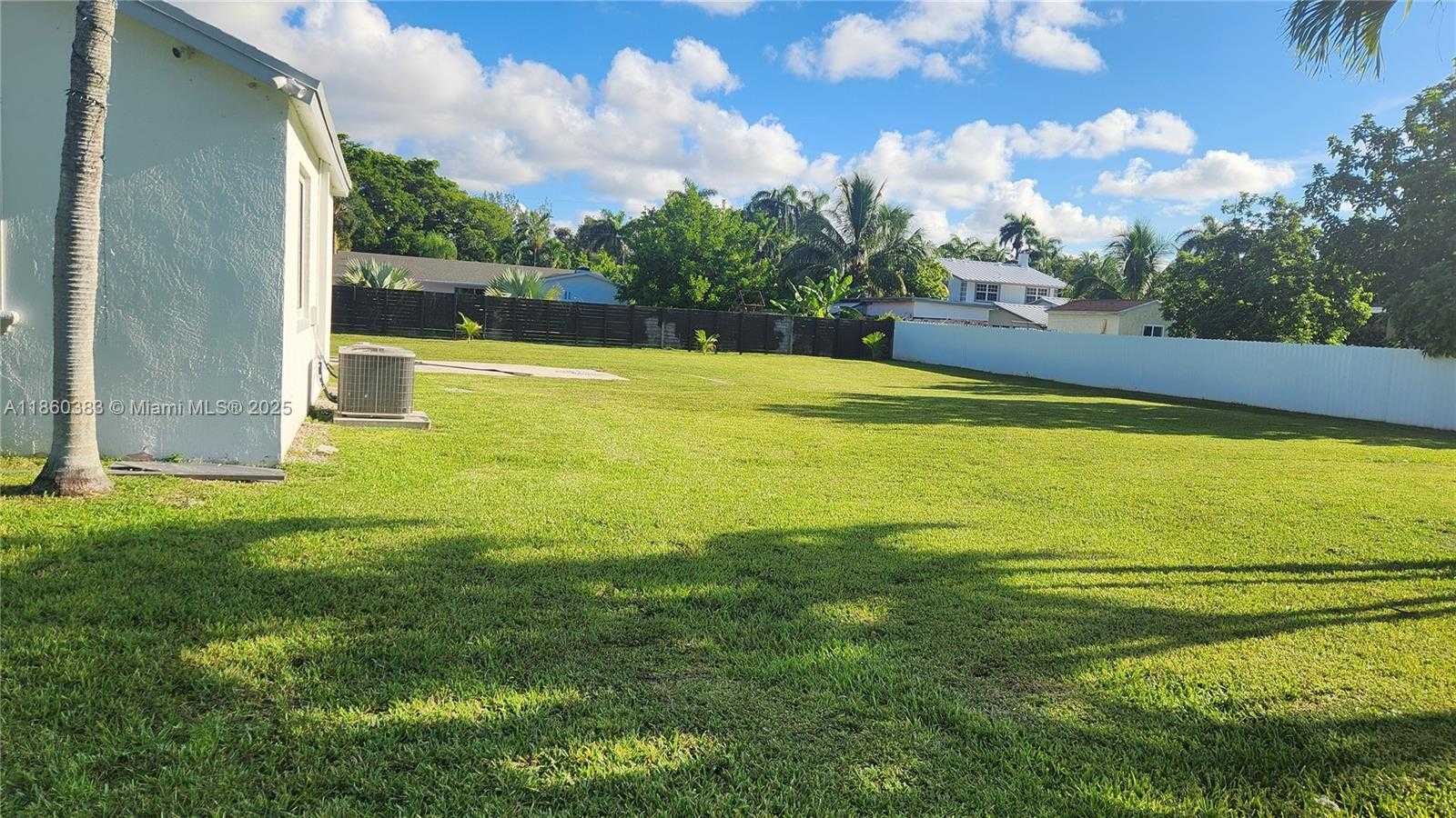 Small Image of 295 NORTH EAST 150TH ST, Miami Number 8