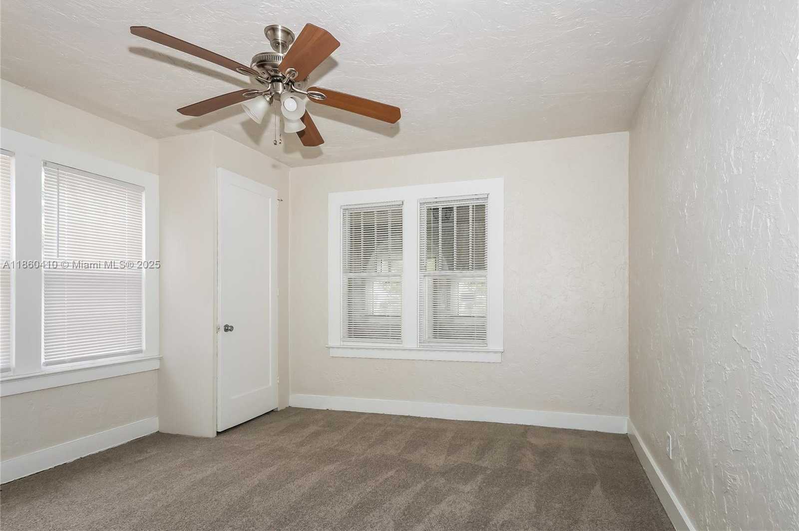Small Image of 523 PLYMOUTH RD, West Palm Beach Number 10