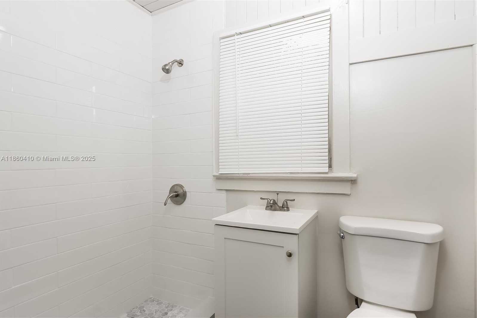 Small Image of 523 PLYMOUTH RD, West Palm Beach Number 13