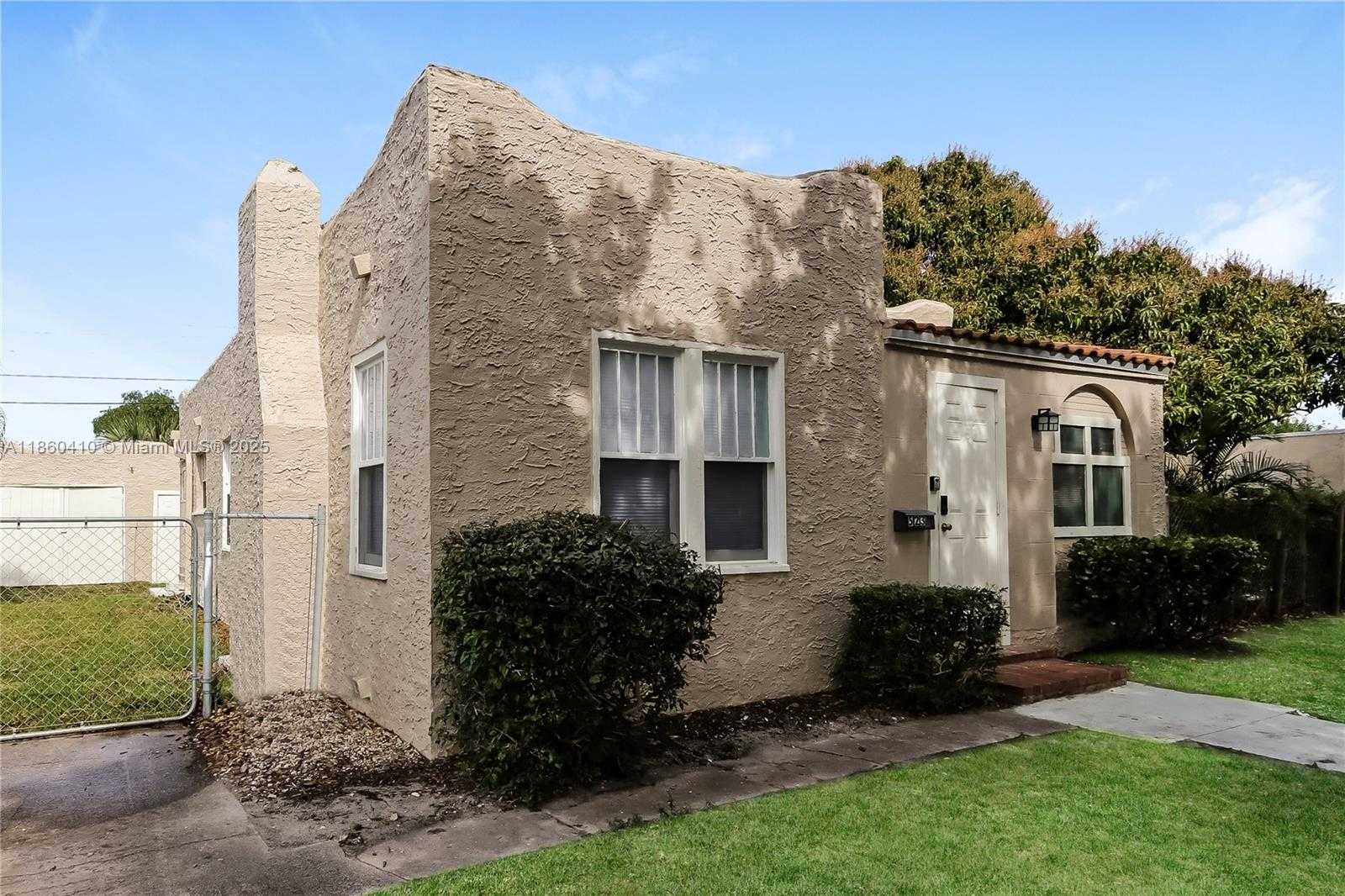 Small Image of 523 PLYMOUTH RD, West Palm Beach Number 3