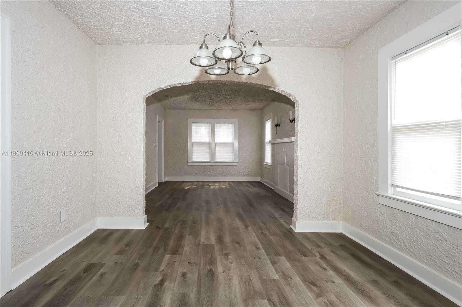 Small Image of 523 PLYMOUTH RD, West Palm Beach Number 5