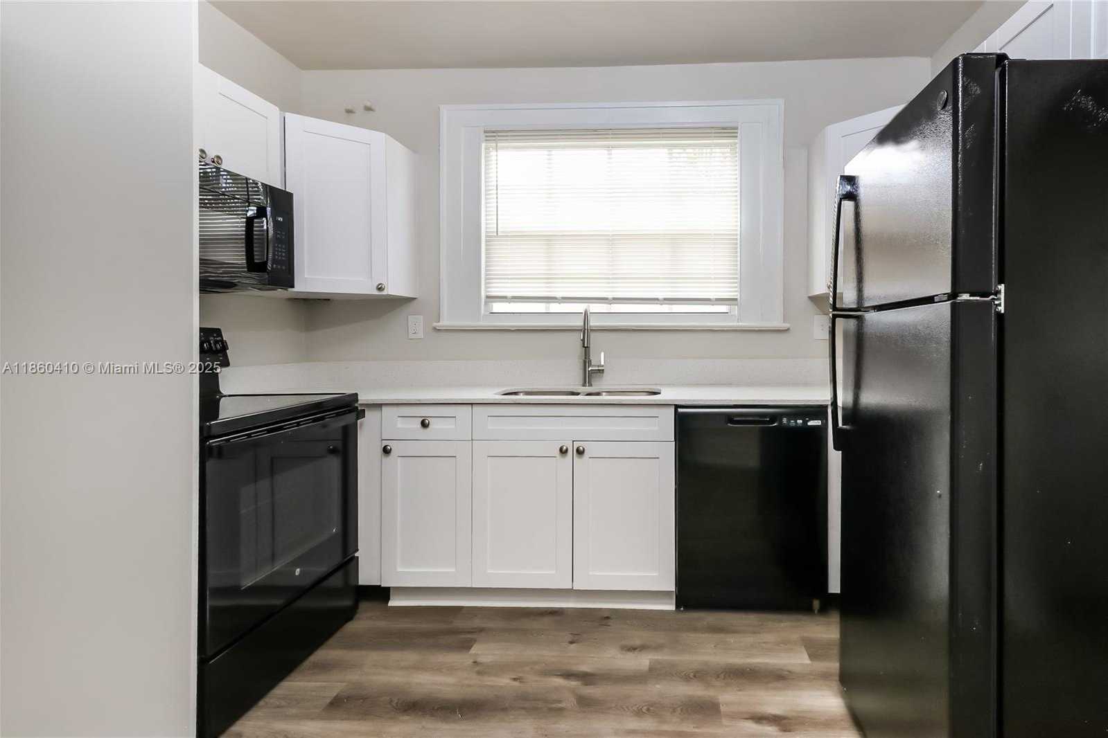 Small Image of 523 PLYMOUTH RD, West Palm Beach Number 7