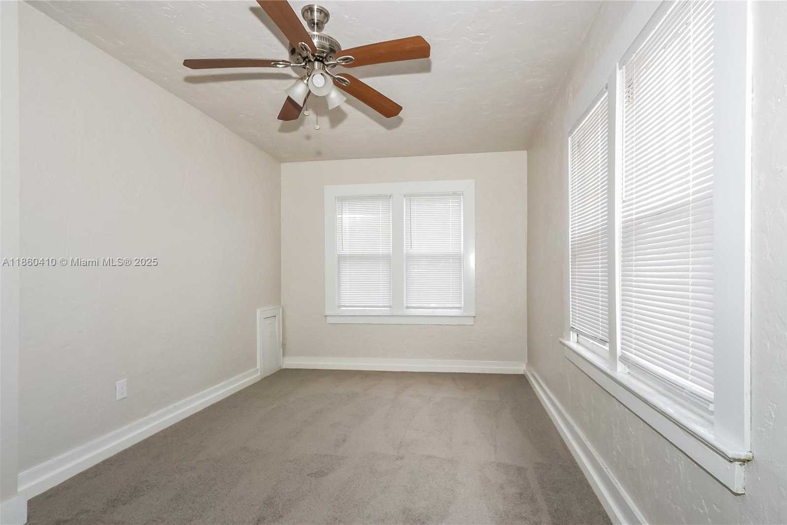 Small Image of 523 PLYMOUTH RD, West Palm Beach Number 8
