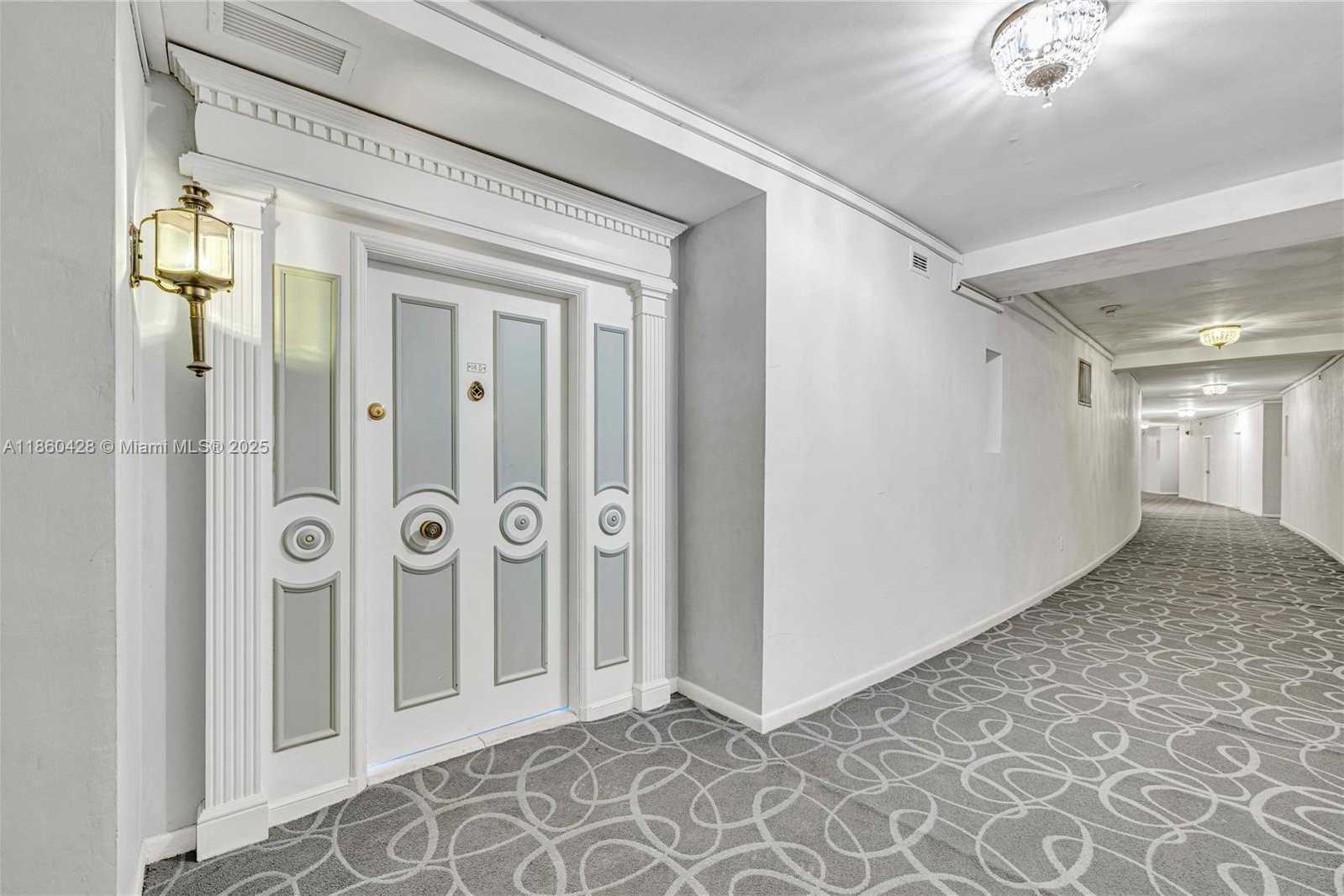Small Image of 5255 COLLINS AVE #14D, Miami Beach Number 17