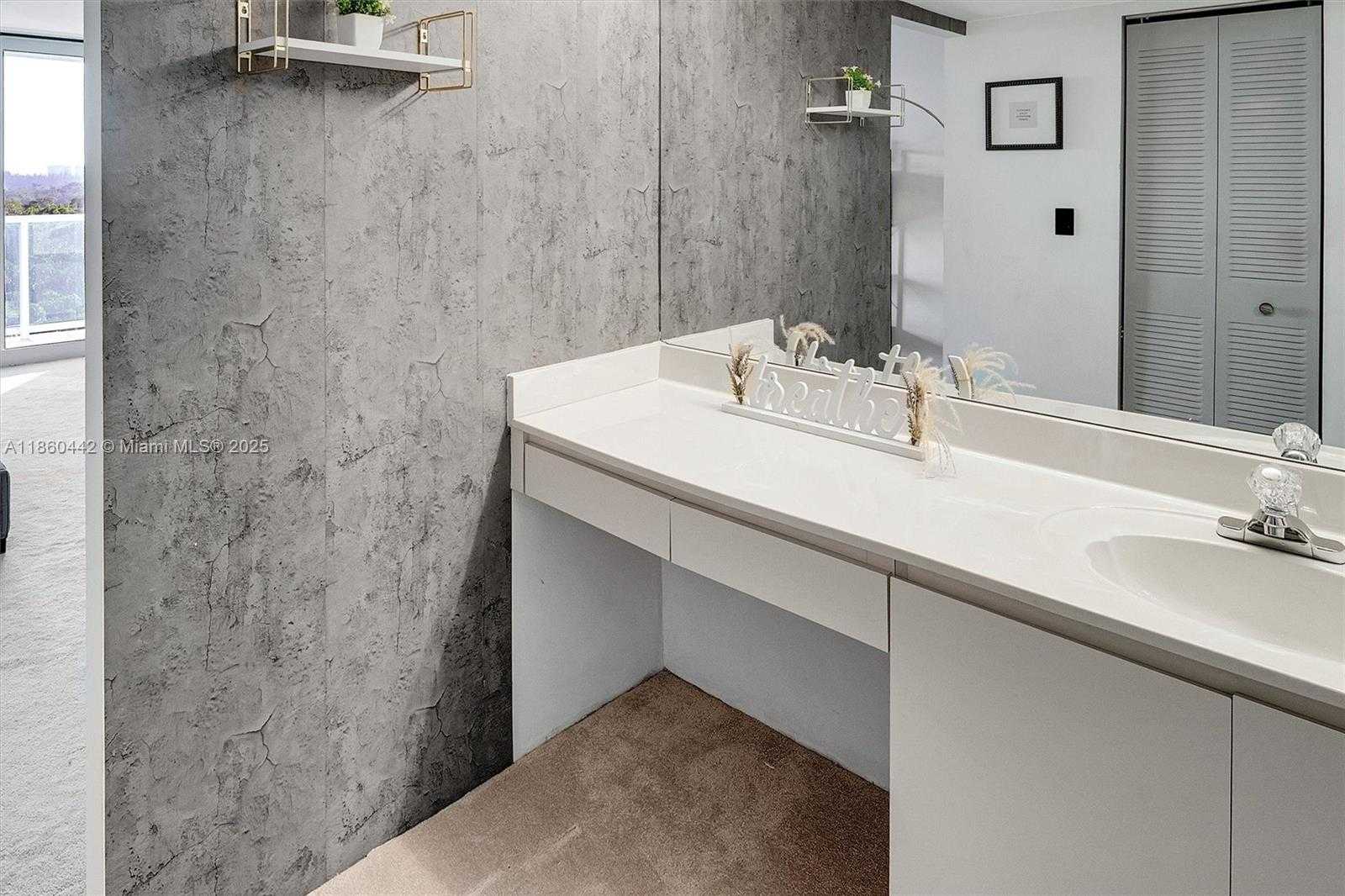Small Image of 100 BAYVIEW DR #617, Sunny Isles Beach Number 19