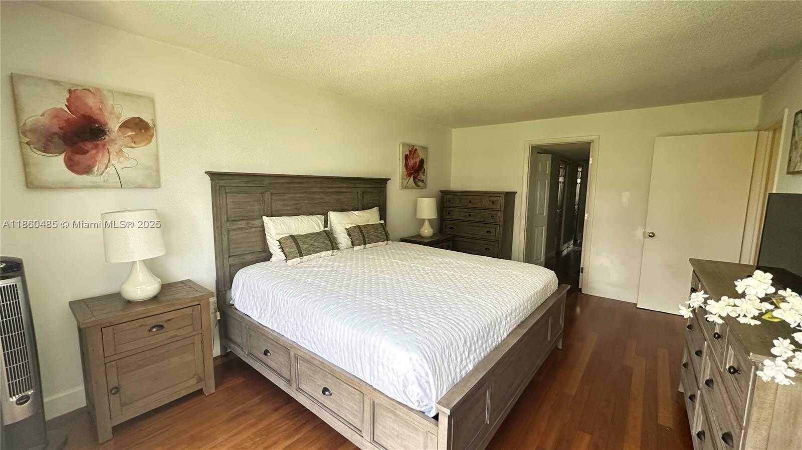 Small Image of 1450 BRICKELL BAY DR #605, Miami Number 20