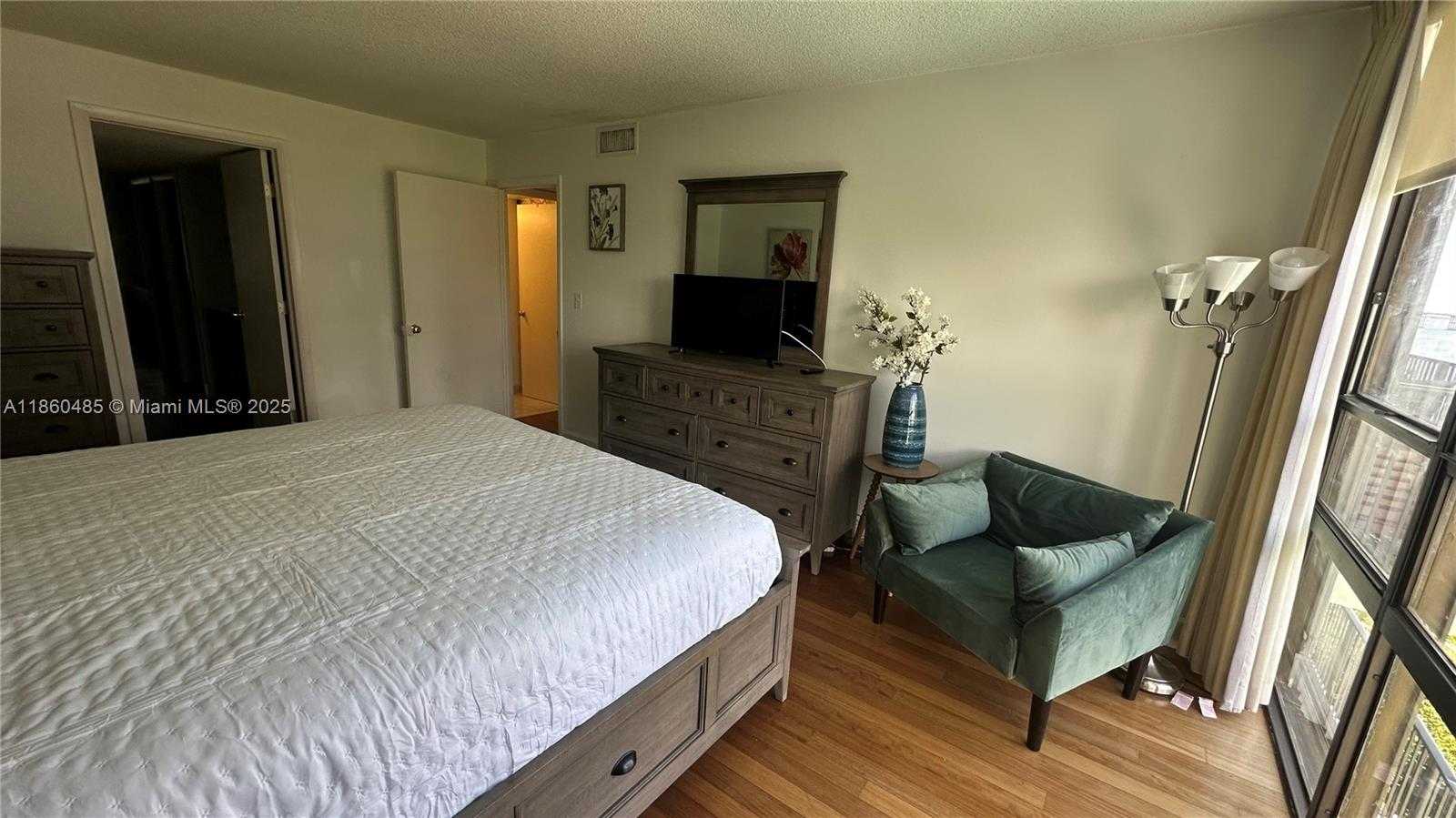 Small Image of 1450 BRICKELL BAY DR #605, Miami Number 22