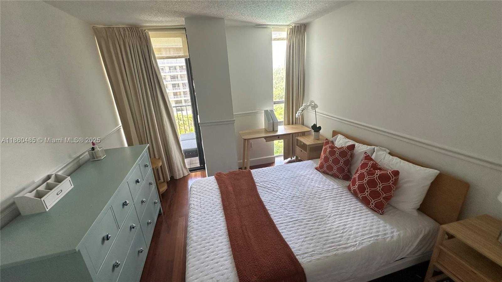 Small Image of 1450 BRICKELL BAY DR #605, Miami Number 27
