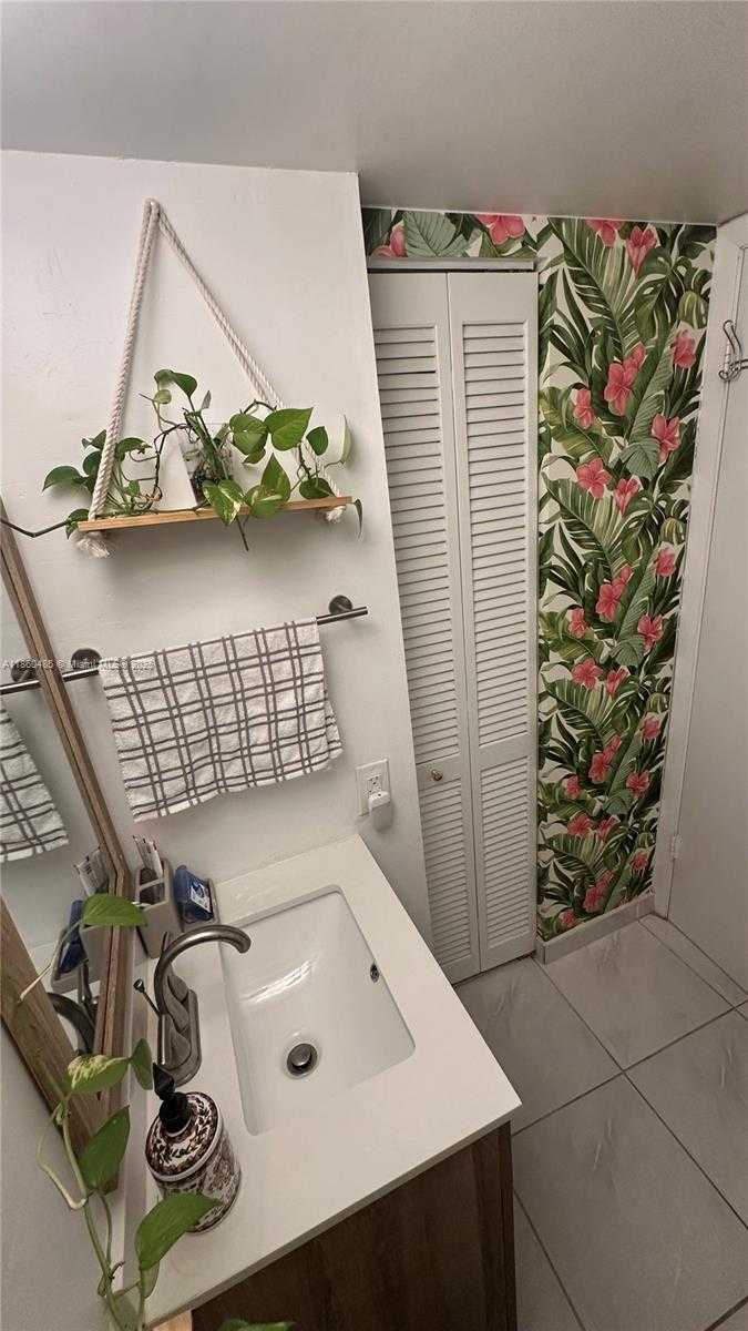 Small Image of 1450 BRICKELL BAY DR #605, Miami Number 31