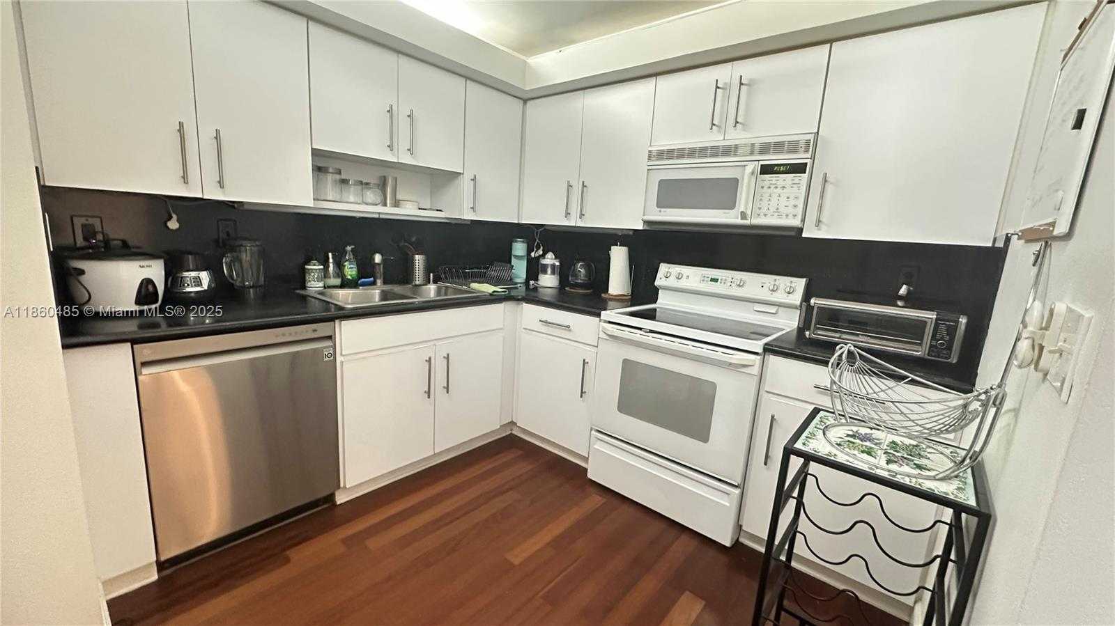 Small Image of 1450 BRICKELL BAY DR #605, Miami Number 46