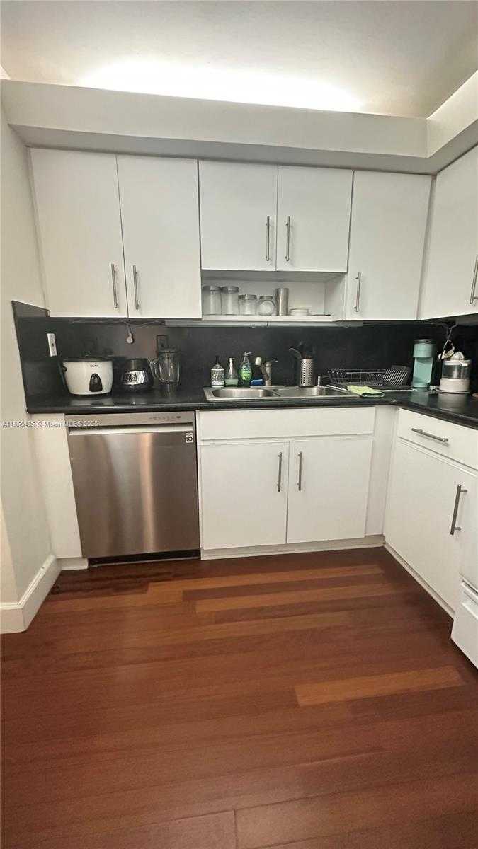 Small Image of 1450 BRICKELL BAY DR #605, Miami Number 47