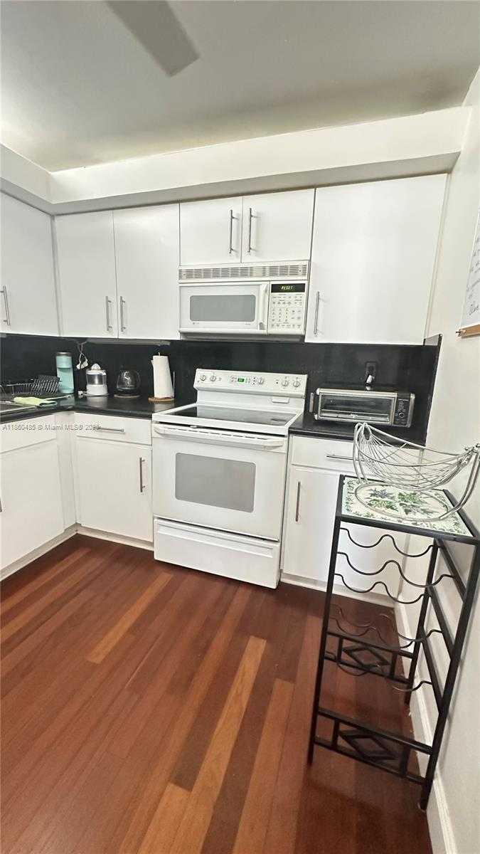 Small Image of 1450 BRICKELL BAY DR #605, Miami Number 48