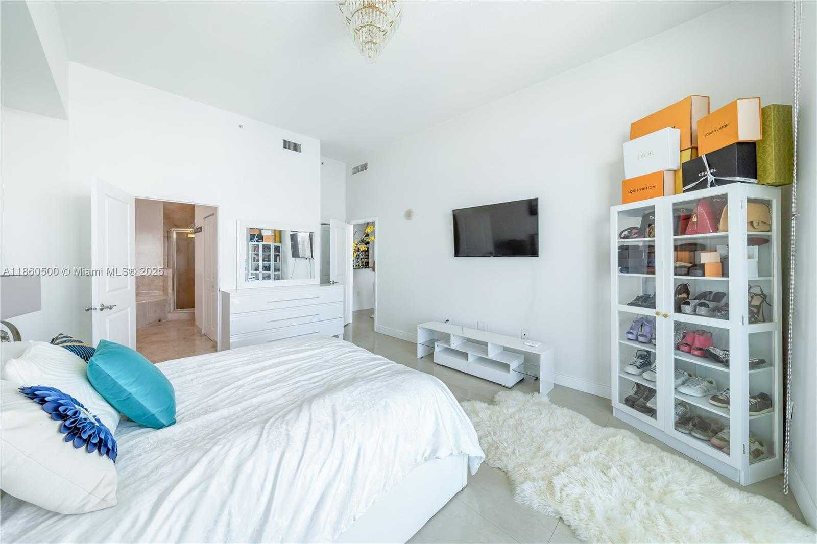 Small Image of 7900 HARBOR ISLAND DR #PH14, North Bay Village Number 13