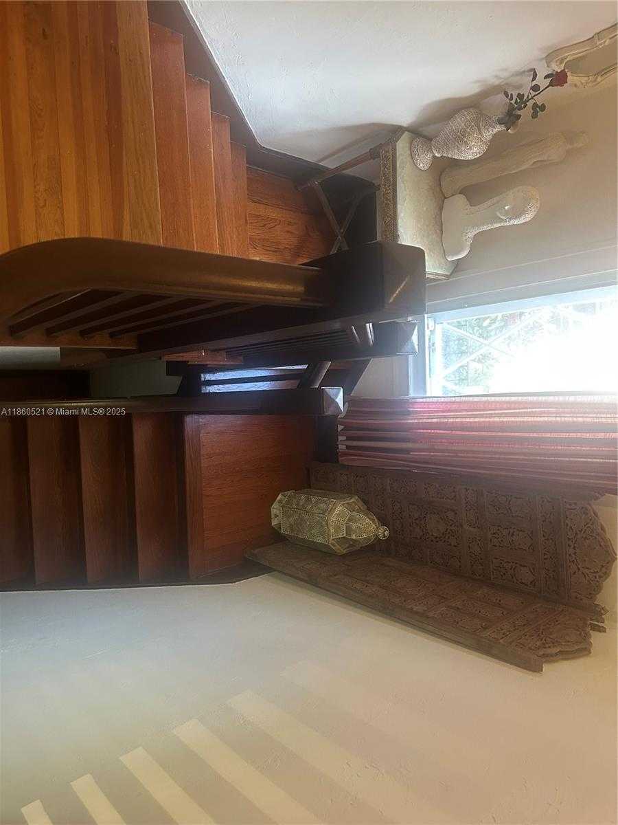 Small Image of 915 FERDINAND ST #915, Coral Gables Number 12