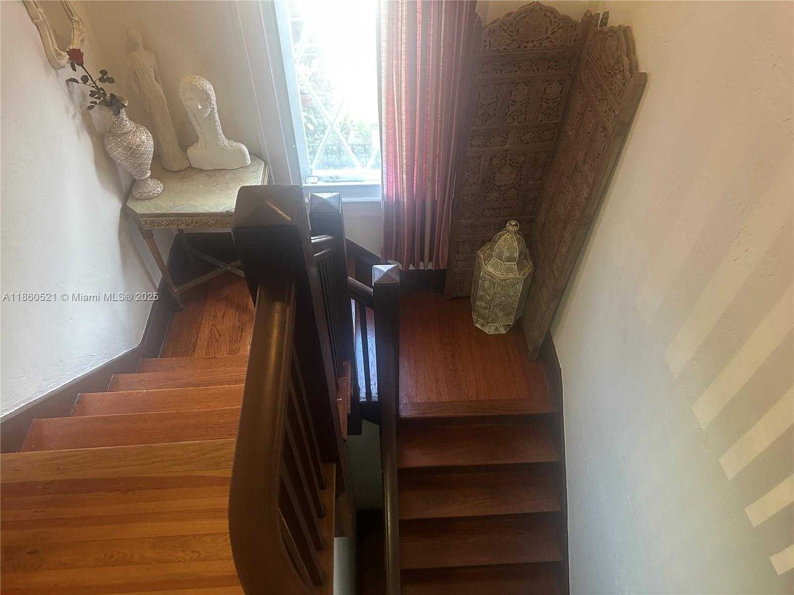 Small Image of 915 FERDINAND ST #915, Coral Gables Number 13