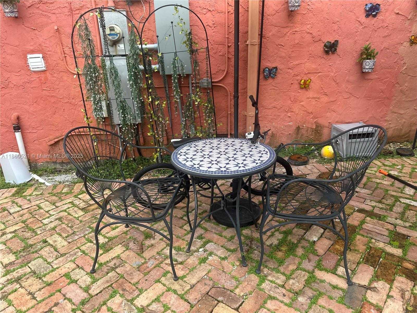Small Image of 915 FERDINAND ST #915, Coral Gables Number 2