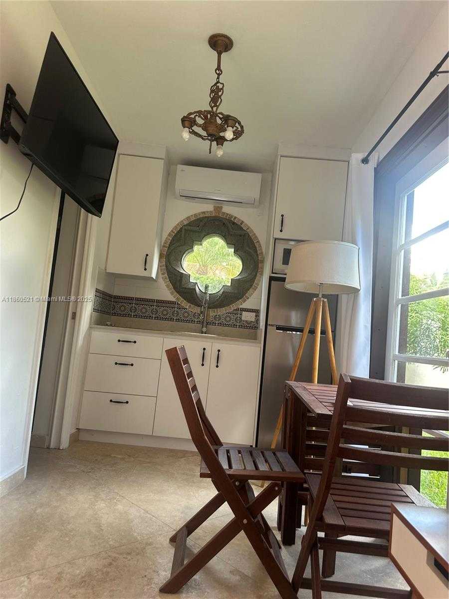Small Image of 915 FERDINAND ST #915, Coral Gables Number 7