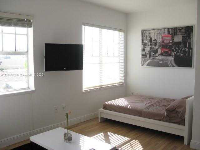 Small Image of 1244 PENNSYLVANIA AVE #303, Miami Beach Number 2