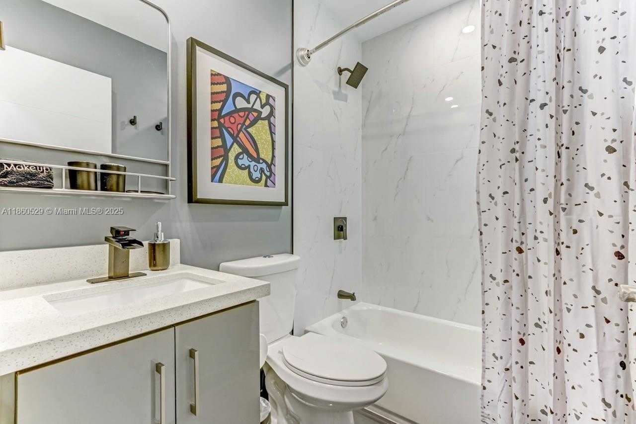Small Image of 2302 TAYLOR ST #3, Hollywood Number 11