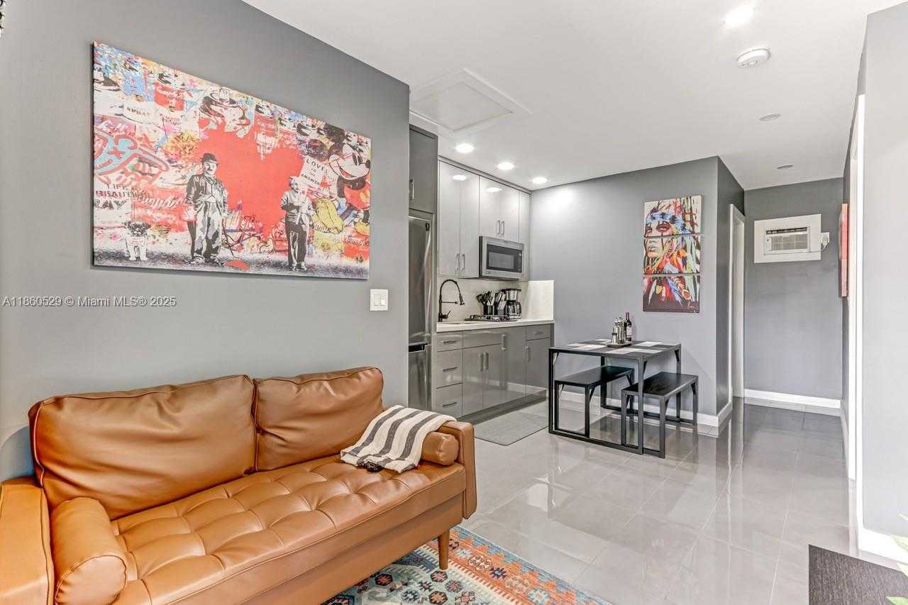 Small Image of 2302 TAYLOR ST #3, Hollywood Number 4