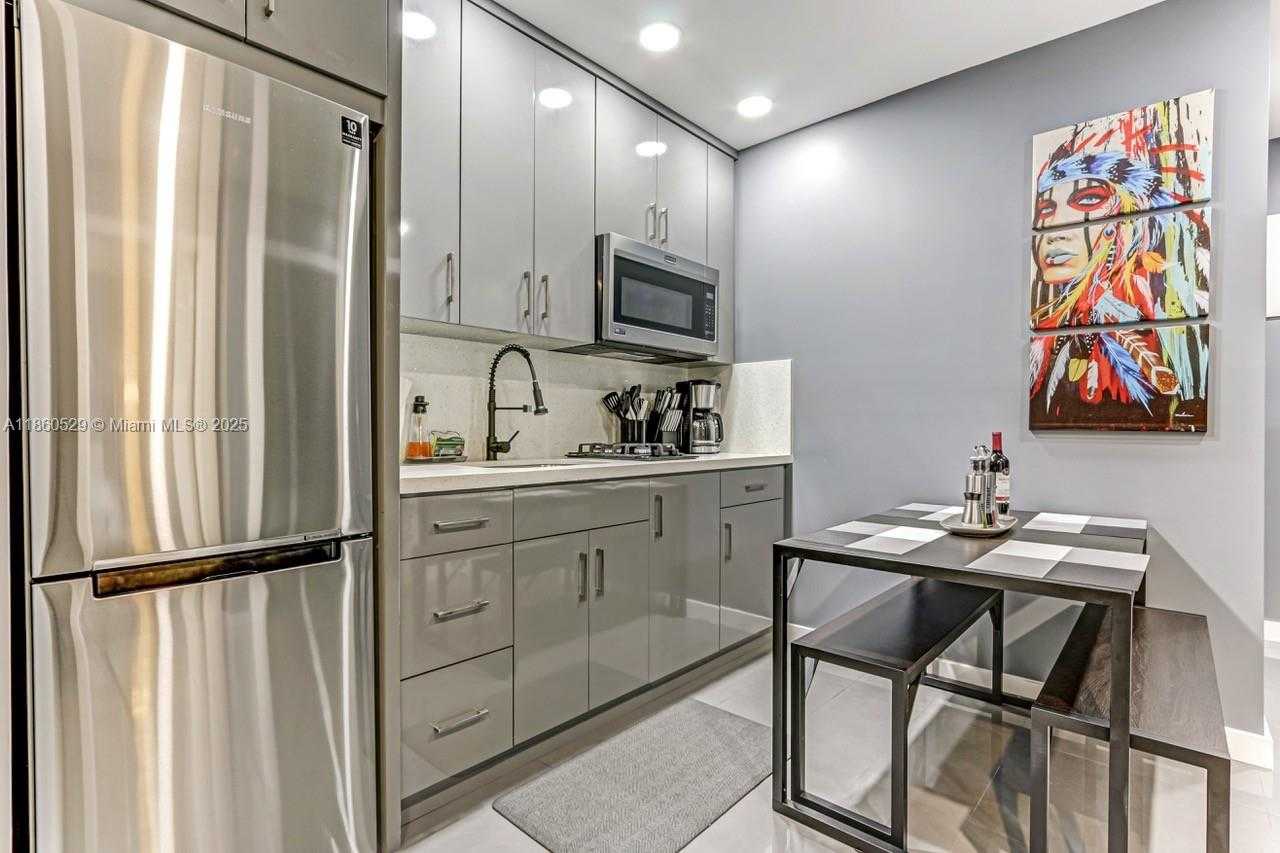 Small Image of 2302 TAYLOR ST #3, Hollywood Number 5