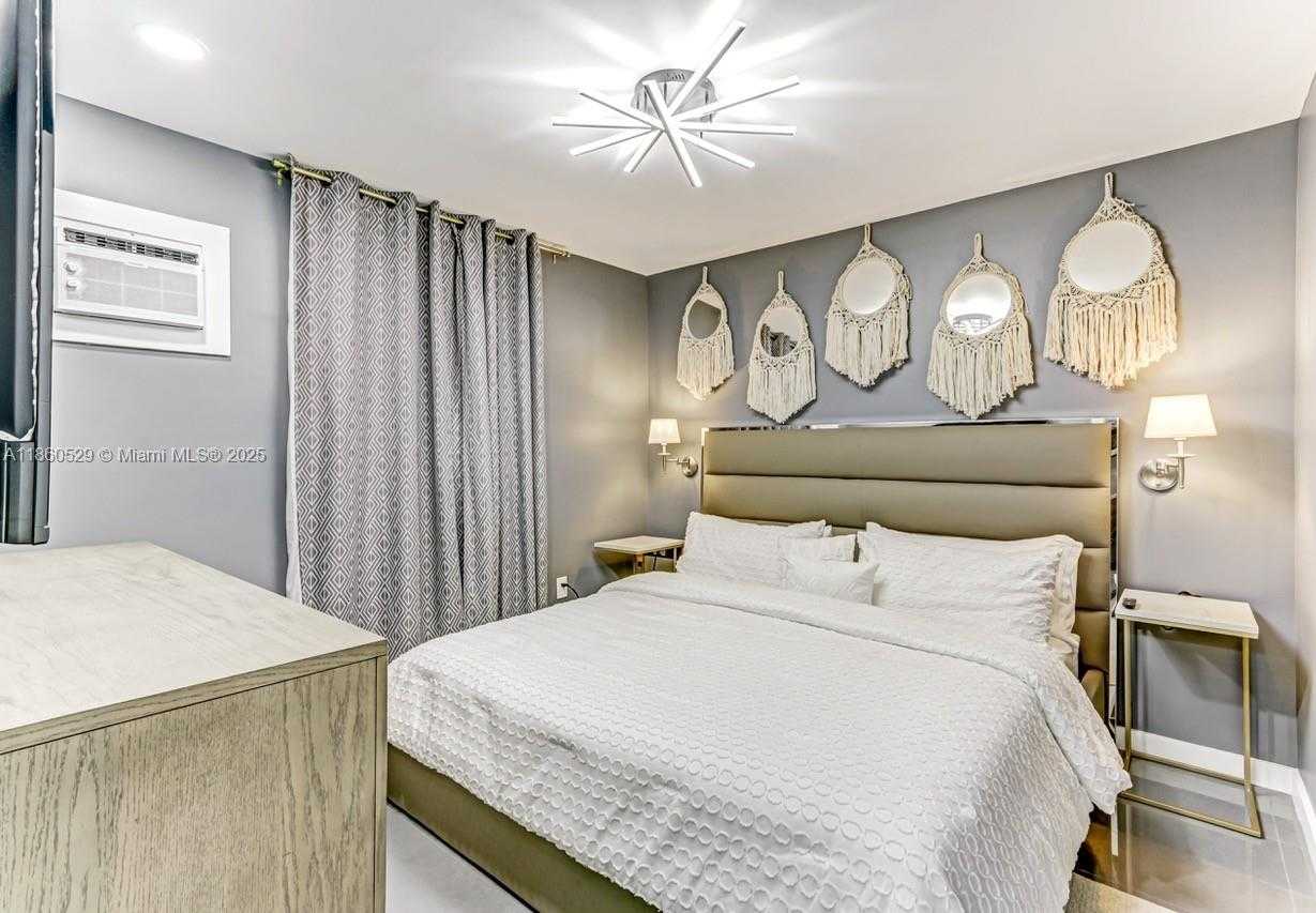 Small Image of 2302 TAYLOR ST #3, Hollywood Number 9
