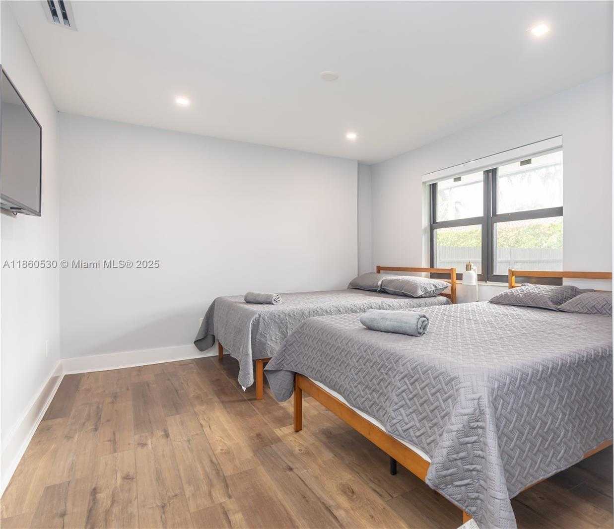 Small Image of 3850 SOUTH WEST 130TH AVE, Miami Number 40