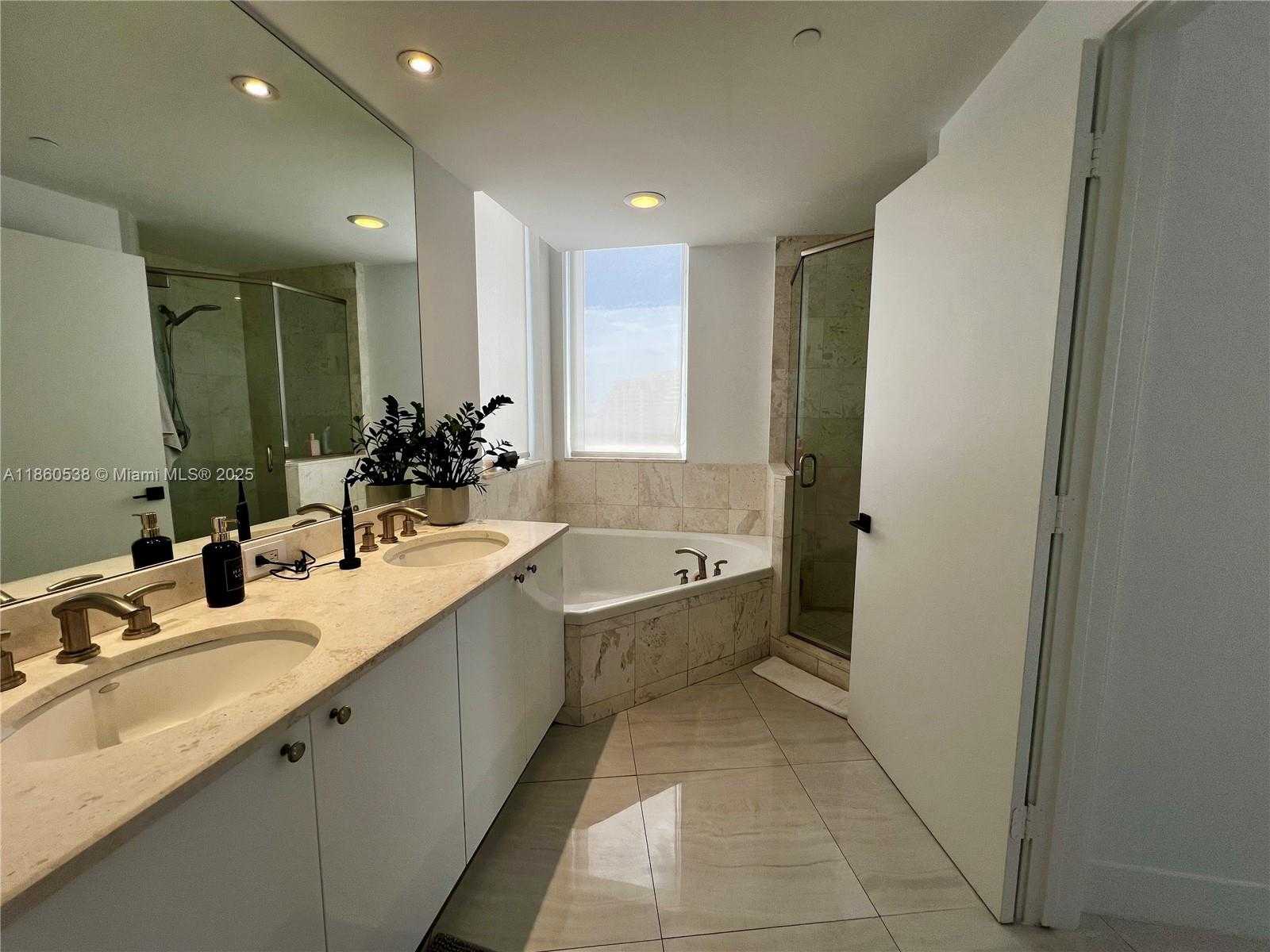 Small Image of 901 BRICKELL KEY BLVD #1509, Miami Number 16
