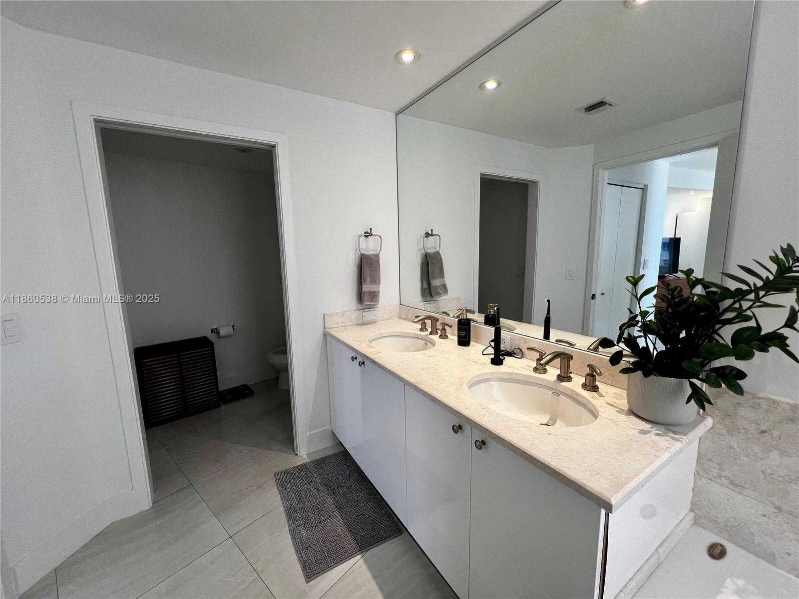 Small Image of 901 BRICKELL KEY BLVD #1509, Miami Number 17