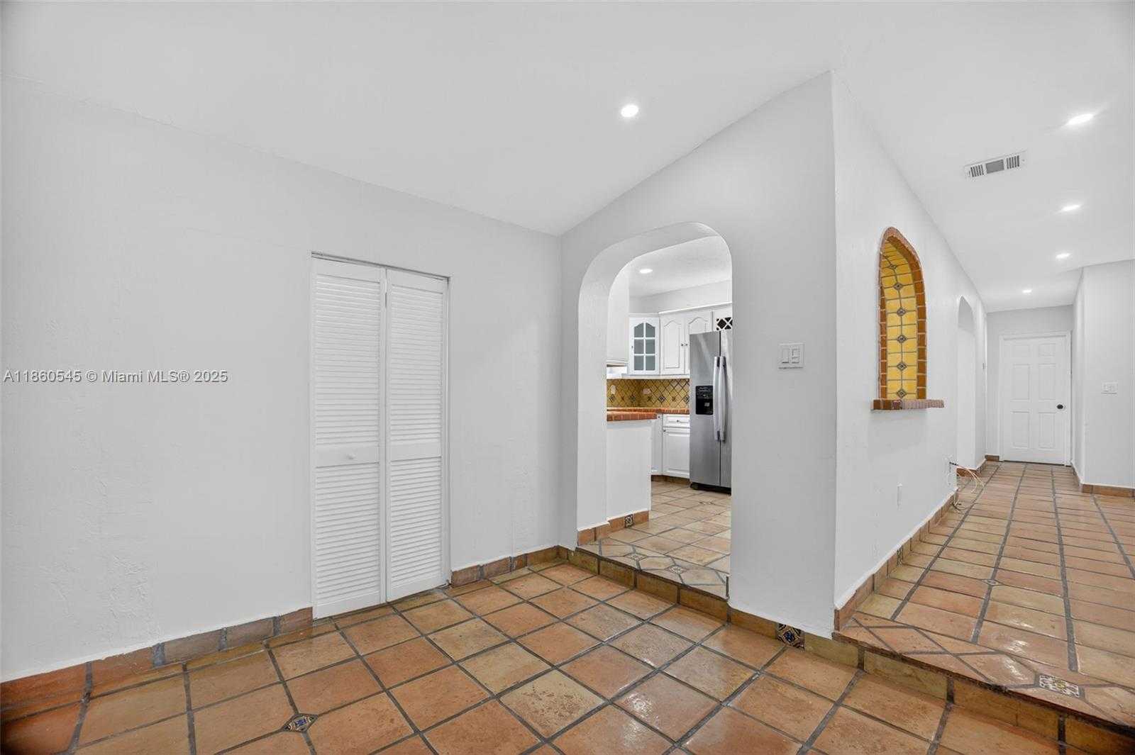 Small Image of 7941 SOUTH WEST 37TH TER, Miami Number 10