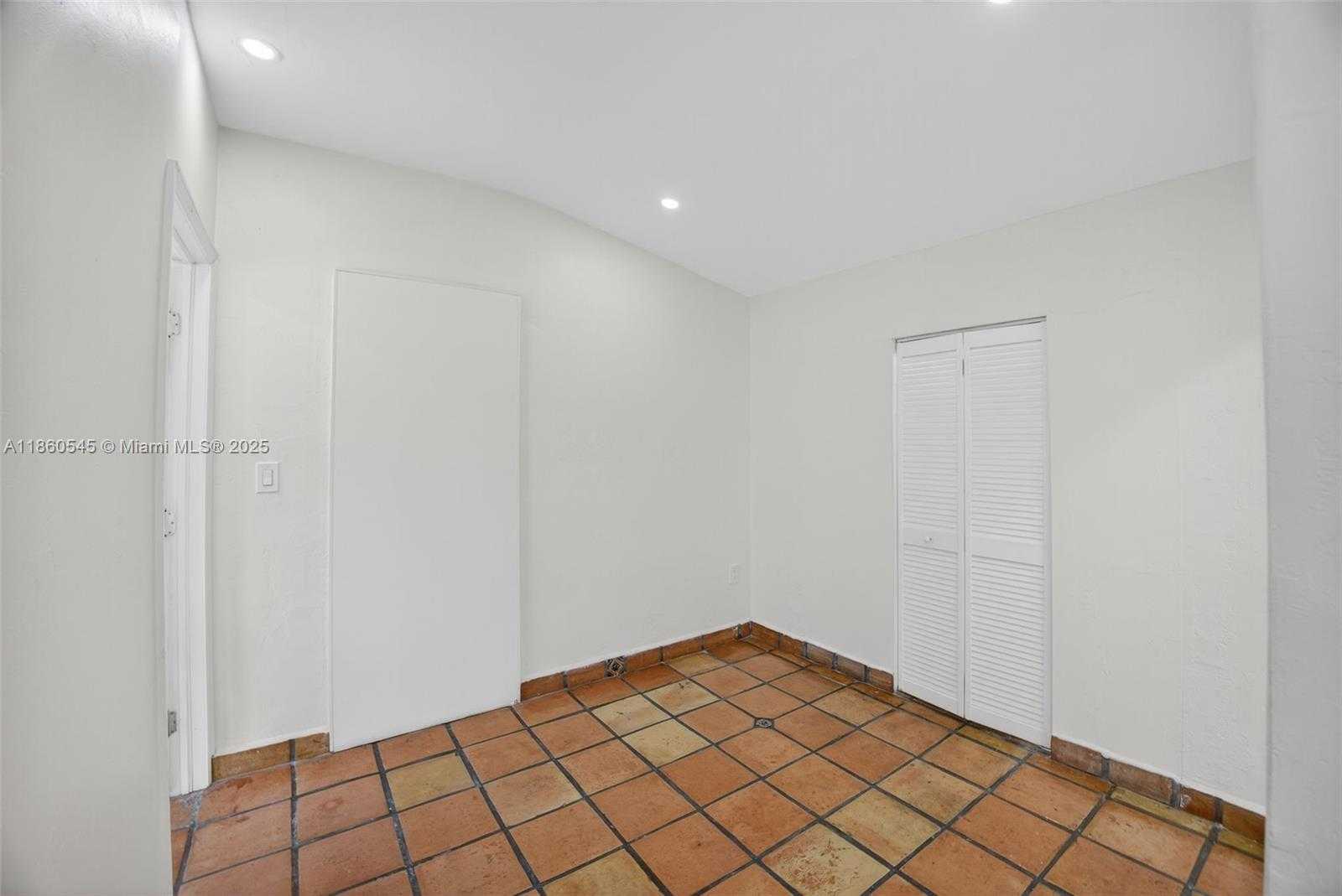 Small Image of 7941 SOUTH WEST 37TH TER, Miami Number 11