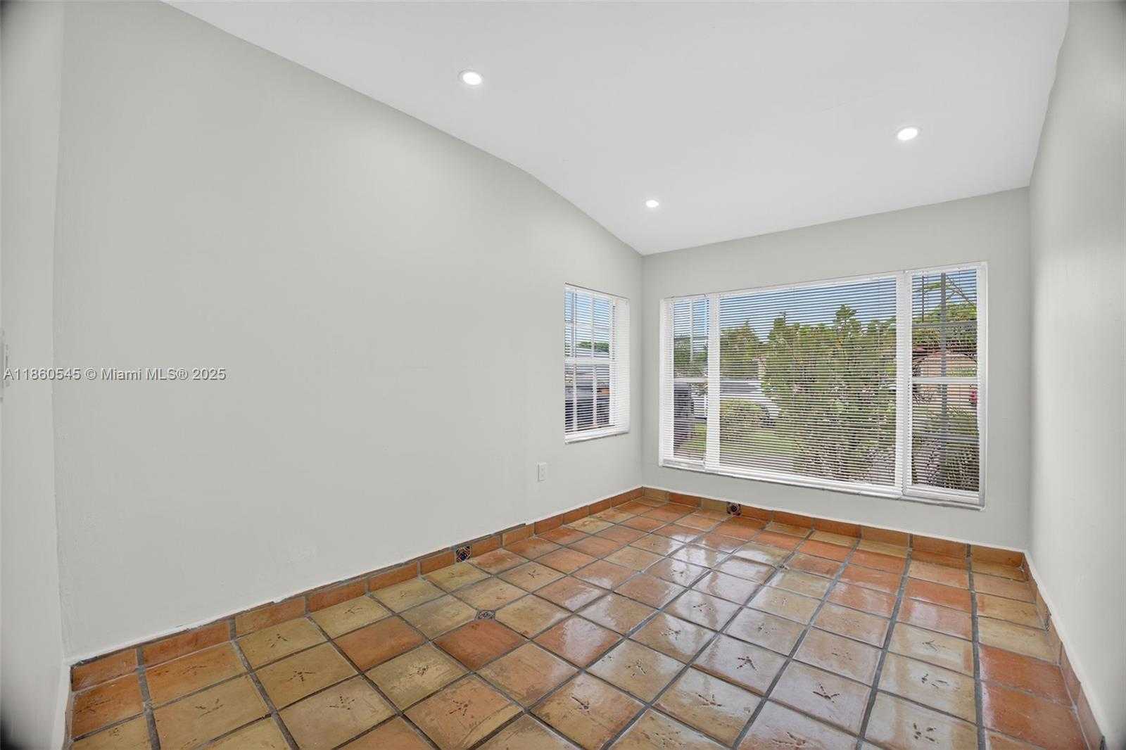 Small Image of 7941 SOUTH WEST 37TH TER, Miami Number 26
