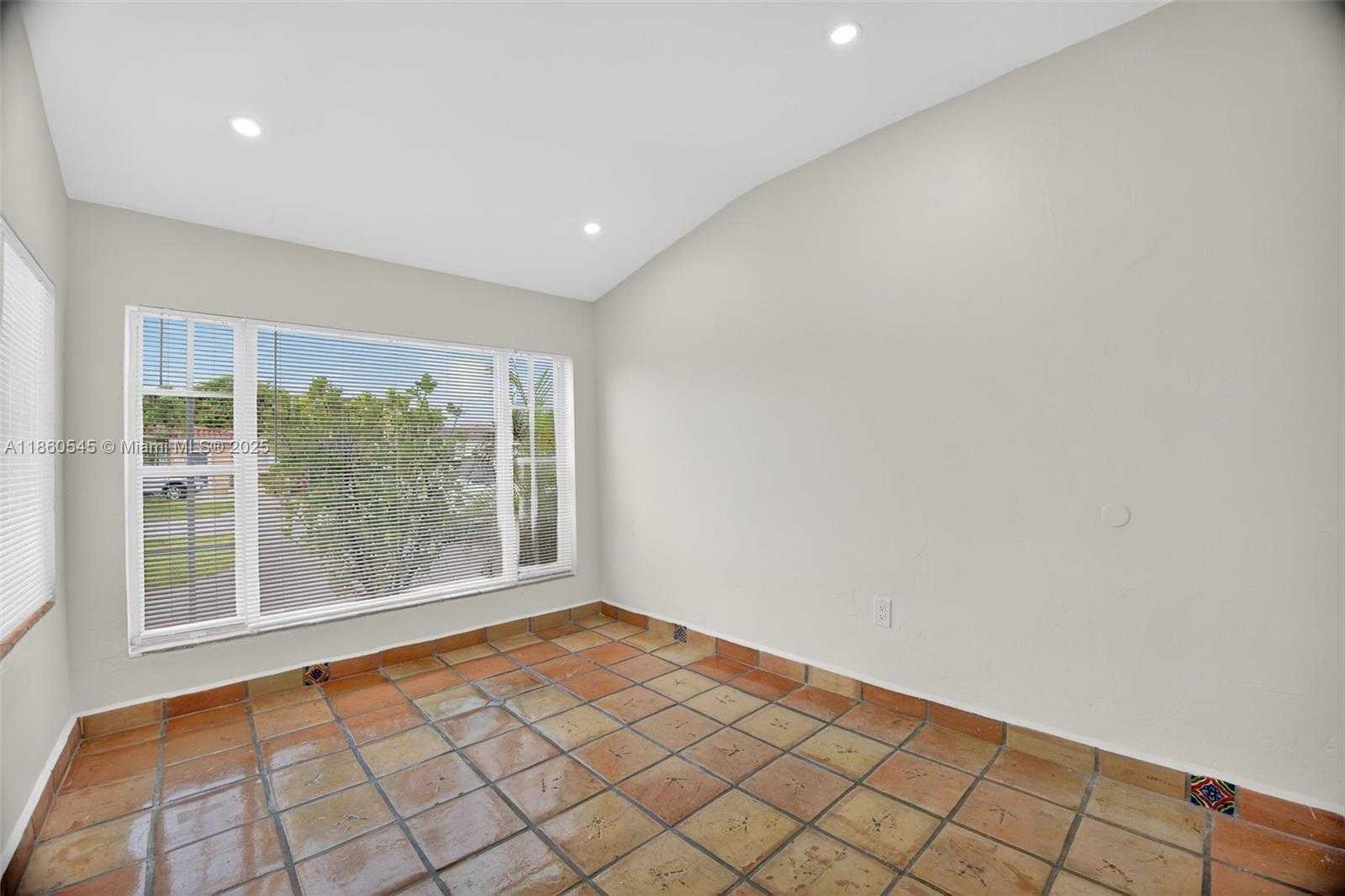 Small Image of 7941 SOUTH WEST 37TH TER, Miami Number 27